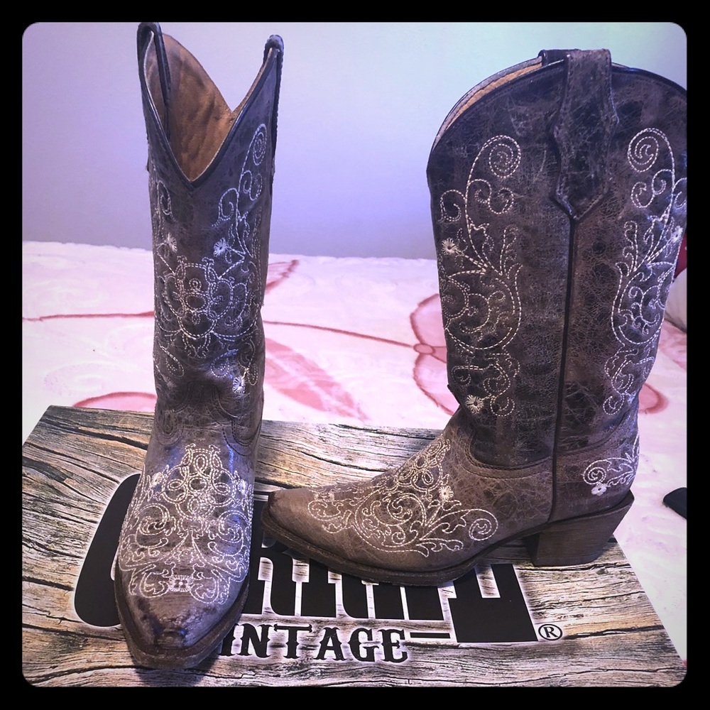 Youth cowgirl boots size 4